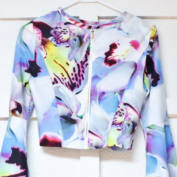 BEBE Radiant Orchid Floral Trumpet Bell Sleeve Crop Top Blouse | Size 2 - Picture 6 of 8